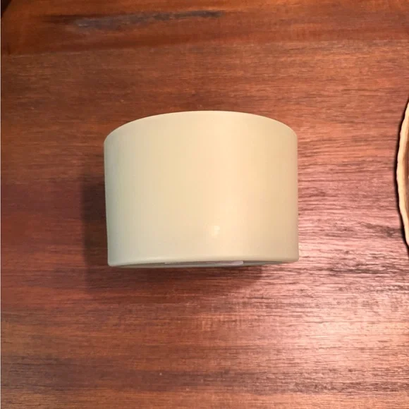 NWT Crate & Barrel 20 oz Scented Candle - Picture 6 of 8